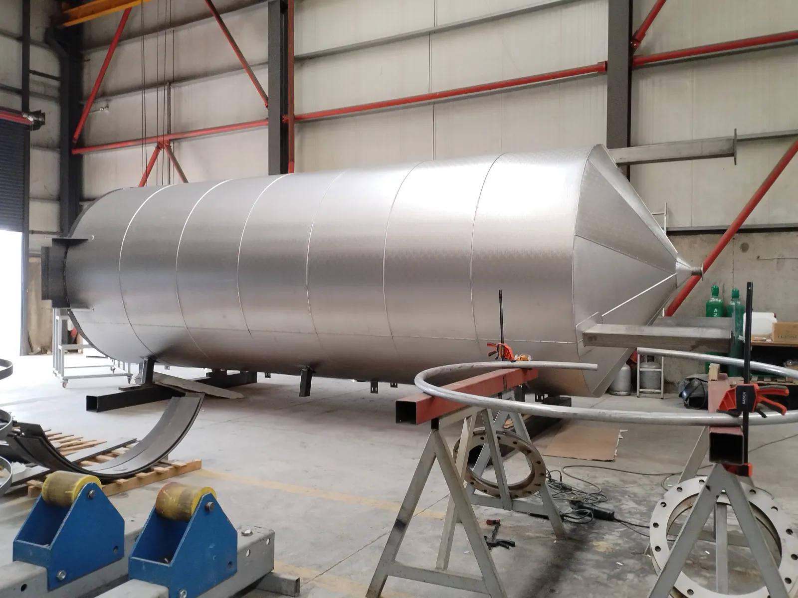 Steel storage tank